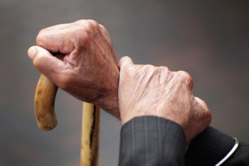 Фотография к новости: Не дождавшийся автобуса пенсионер скончался на остановке в Усть-Каменогорске 