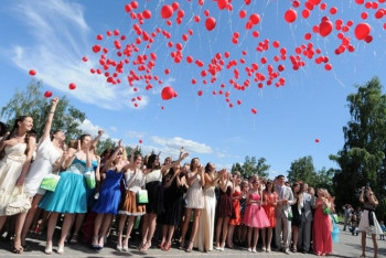 Фотография к новости: О подарках выпускников учителям высказался аким Атырауской области