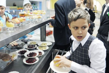 Фотография к новости: Детям запрещают питаться в школьных столовых 20% алматинских родителей 