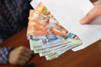 Фотография к новости: Двое высокопоставленных полицейских задержаны за получение взятки в Алматинской области