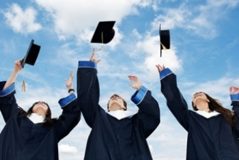 Тысячи выпускников программы "Болашак" заняты в здравоохранении и развитии культуры