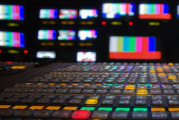 Фотография к новости: Казахстанцев предупредили об отключении вещания телеканалов