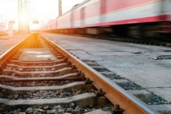 Фотография к новости: Врачи рассказали о состоянии попавшей под поезд девушки в Семее 