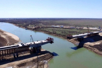 Премьер-министр ознакомился со строительством уникального моста в Атырауской области