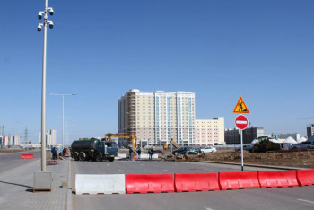 Фотография к новости: Появились первые фото с места обрушения асфальта в Астане