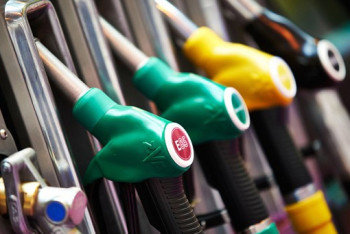 Фотография к новости: На четыре тенге подешевел бензин в Казахстане 