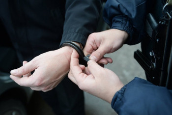 Фотография к новости: Начальника миграционной службы ЮКО задержали за взятку