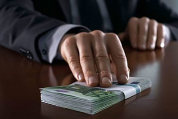 Свидетель по делу ОПГ "Адыл Кытай" рассказал, как передавал деньги экс-главе Ауэзовского РУВД