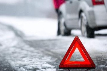 Фотография к новости: Лоб в лоб столкнулись "легковушка" и грузовик на трассе Усть-Каменогорск-Алматы 