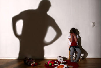 Павлодарка обвинила мужа в развращении шестилетней дочери: дело закрыли