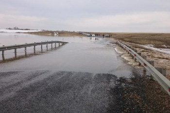 Фотография к новости: Из-за паводка закрыт один из пунктов пропуска на российско-казахстанской границе  