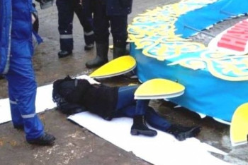 Придавленная декоративной аркой жительница СКО учится заново ходить