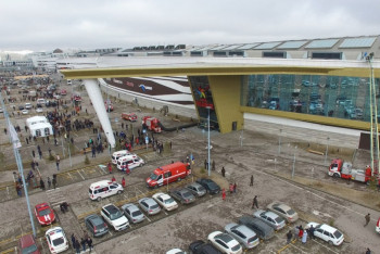 Фотография к новости: Акима Астаны эвакуировали из "горящего" ТРЦ вместе с журналистами