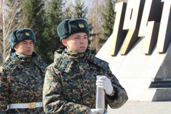 Фотография к новости: Жители ВКО отправили капсулу с родной землёй в Волгоград