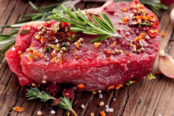 Фотография к новости: Меньше потреблять соль и красное мясо призвал казахстанцев эксперт 