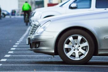 Фотография к новости: Раз Mercedes есть, то пусть платит за стоянку за каждый час – Президент