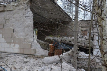 Фотография к новости: Плита упала на дачный домик в Уральске, пострадал ребёнок