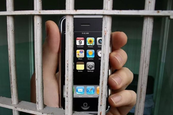 Фотография к новости: В фанере пытались пронести 27 сотовых телефонов в колонию Атырауской области 