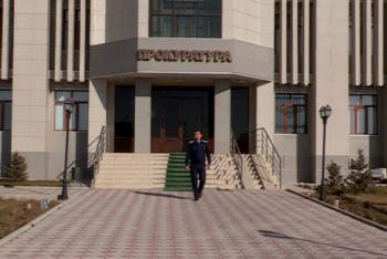 Фотография к новости: Пойманного на взятке прокурора из Шымкента перевели в подозреваемые и отпустили домой