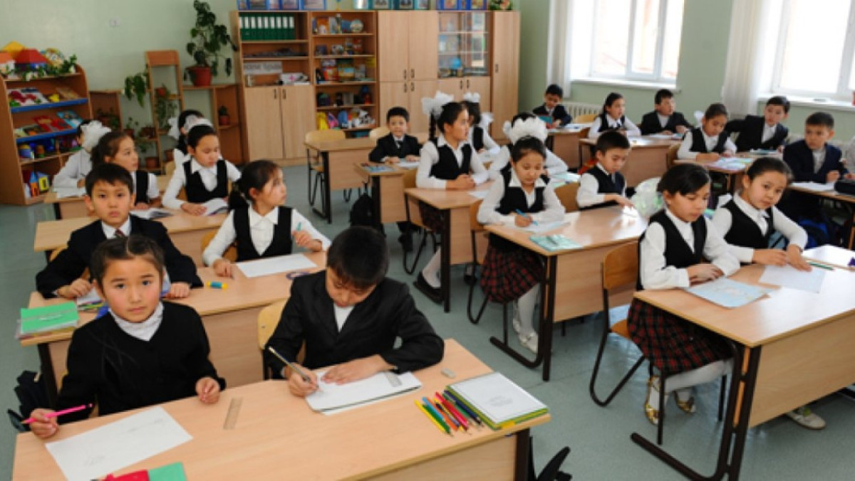 Почему не решается проблема трёхсменных школ, рассказал Сагадиев 