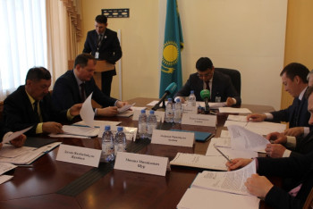 Обложил матом и наложил взыскание: Как сельский аким в округе заправляет