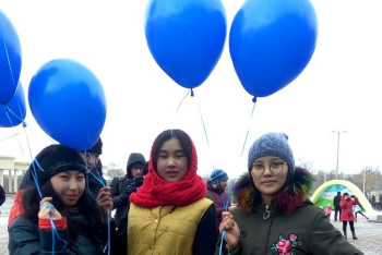 Зажги синим: Акцию в поддержку людей, страдающих аутизмом, провели в Петропавловске