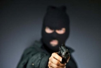 Фотография к новости: Неизвестные за две минуты ограбили ювелирный магазин на 12,6 млн тенге в Караганде