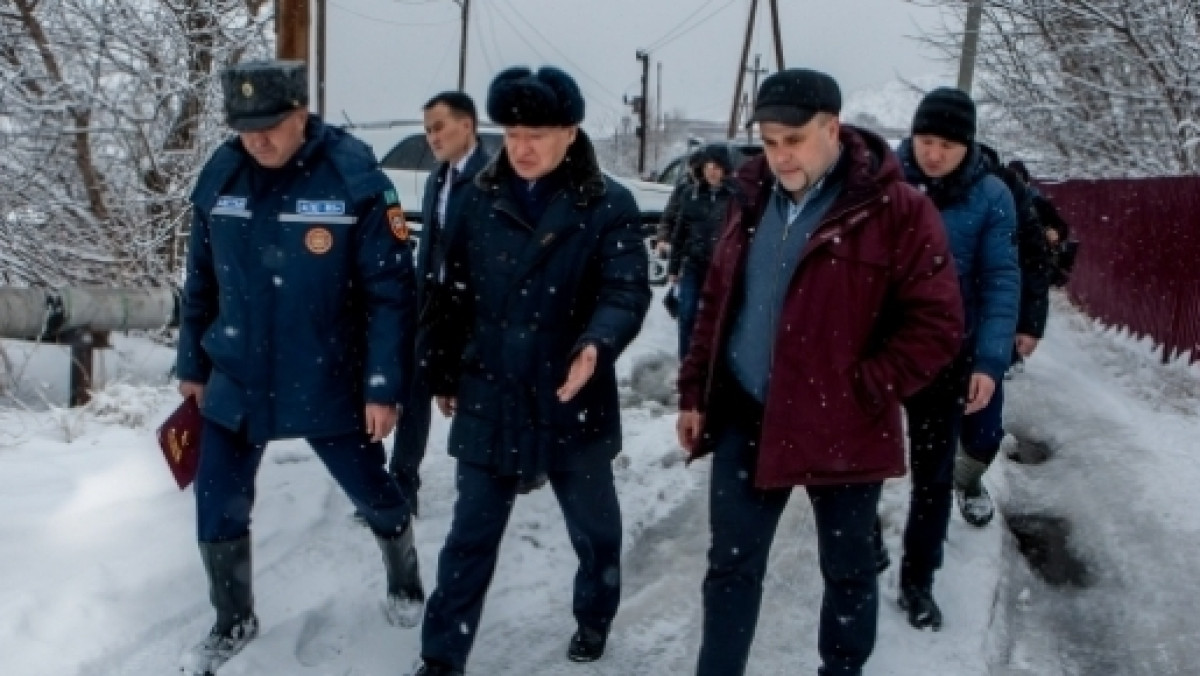 Не поддавайтесь панике - Даниал Ахметов успокоил пострадавших от паводков семейчан