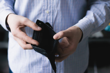 Алматинских пенсионеров гипнотизировали и обкрадывали мошенники из Узбекистана