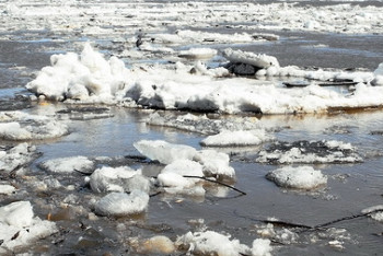 Фотография к новости: Для исключения зон заторов на Иртыше проведут взрывные работы 