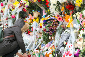 Фотография к новости: No comments: Жители Астаны почтили память погибших при пожаре в Кемерово