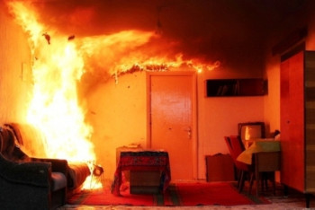 Фотография к новости: Из-за пожара в многоэтажке эвакуировали 26 человек в Петропавловске