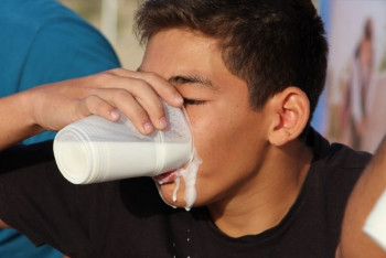 Фотография к новости: Около 25 литров шубата выпили конкурсанты в Актау