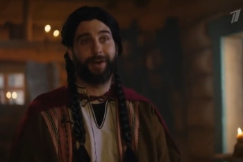 Ургант спародировал Аружан Джазильбекову в роли татарской красавицы