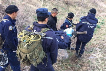 Фотография к новости: Несовершеннолетние парень и девушка заблудились в горах ЮКО