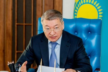 Фотография к новости: Даниал Ахметов запретил подчинённым покидать рабочие места на Наурыз