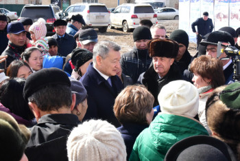 Фотография к новости: Пострадавшие от подтопления в Аягозе получили ключи от нового жилья