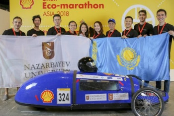 Фотография к новости: Казахстанская студентка приняла участие в гонках электромобилей в Сингапуре 