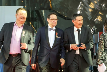 Юбилейные медали ветеранам казахского телевидения вручил Абаев 