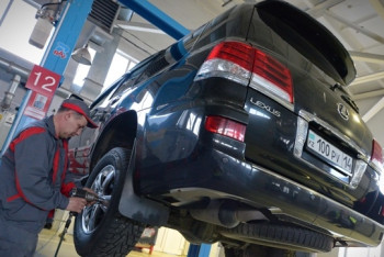 Фотография к новости: Первые павлодарские диски установили на служебный Lexus акима области 