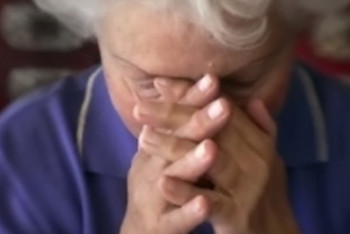 Фотография к новости: Наивная пенсионерка обменяла у мошенников подлинные сто тысяч тенге на фальшивые 