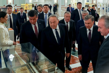 Фотография к новости: Узбекские мастера искусств приехали с выставкой в Астану