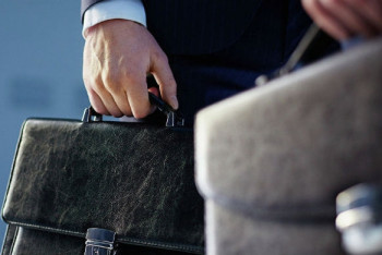 Сколько зарабатывают сотрудники антикоррупционного ведомства, рассказал Шпекбаев   