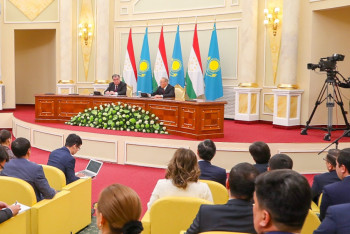 Фотография к новости: Назарбаев заявил о заинтересованности Казахстана в таджикских фруктах