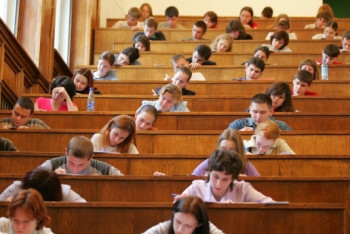 Фотография к новости: Число обучающихся за свой счет казахстанских студентов выросло на 11%  