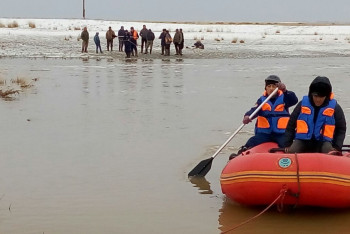 Мост между сёлами смыло в ВКО