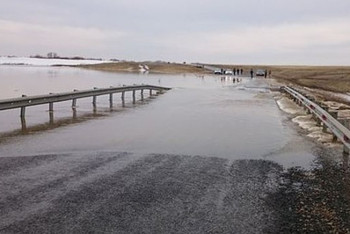 Фотография к новости: Из-за паводков перекрыты автодороги в ВКО