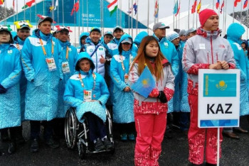 Фотография к новости: Казахстанский флаг поднят над паралимпийской деревней в Пхёнчхане