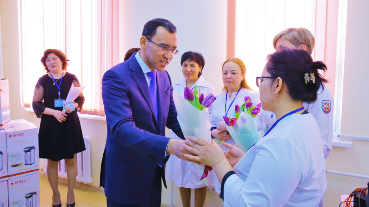 Как первый зампред "Нур Отан" и министр труда оказались на станции скорой помощи