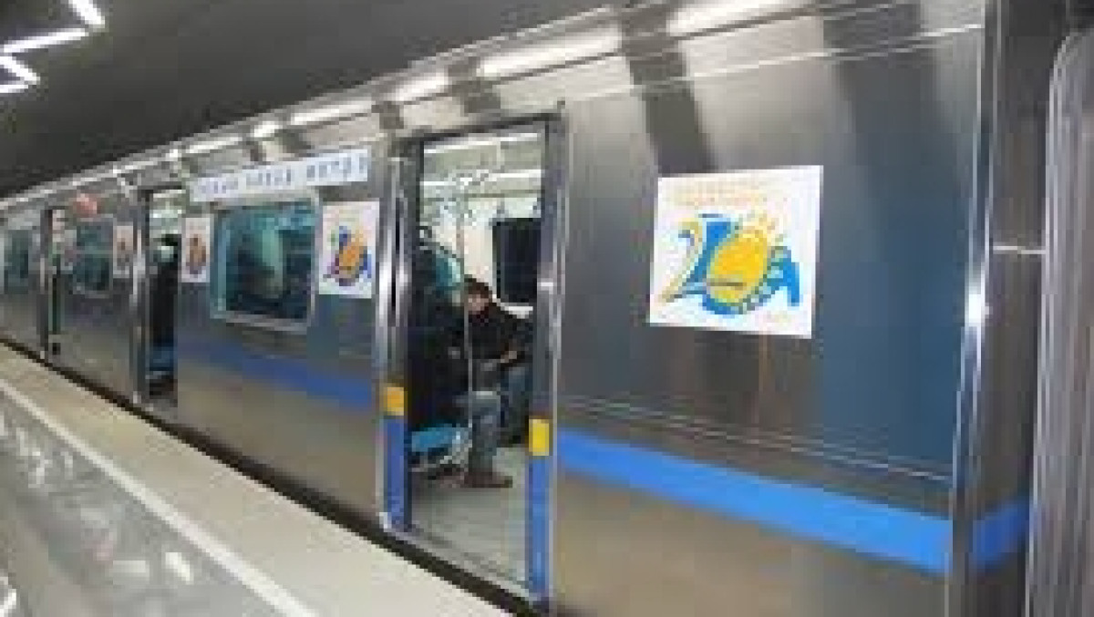 "8 Марта, что хочу, то и делаю" – женщина разгромила вагон метро в Алматы